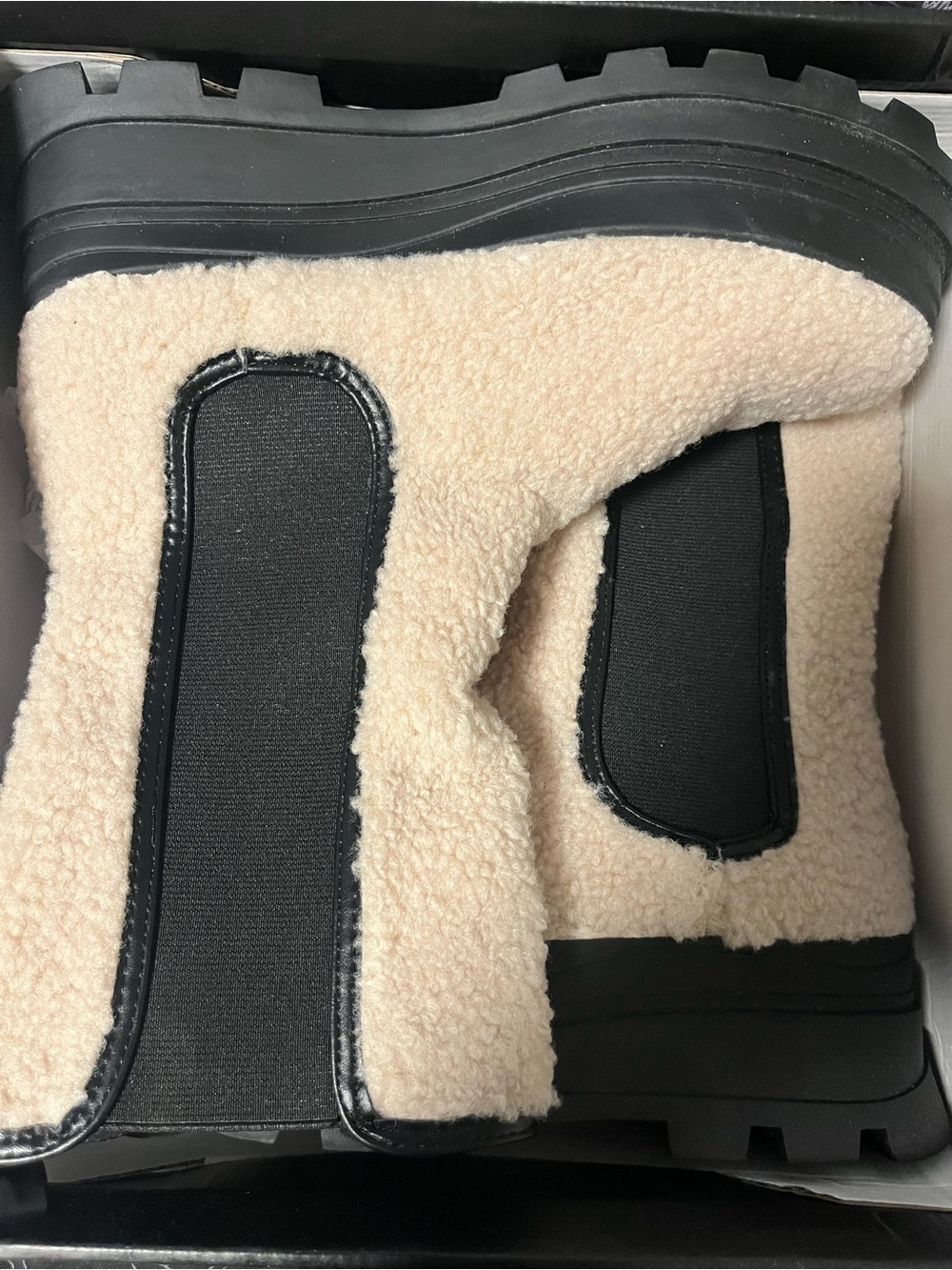 Cream Sherpa Platform Chelsea Boots - Size 9 NEW